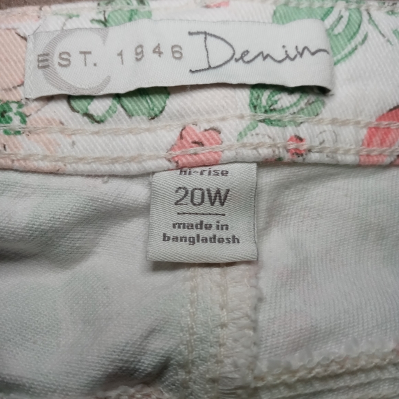 Floral Print C Est. 1946 Denim Capri Pants - Picture 4 of 5